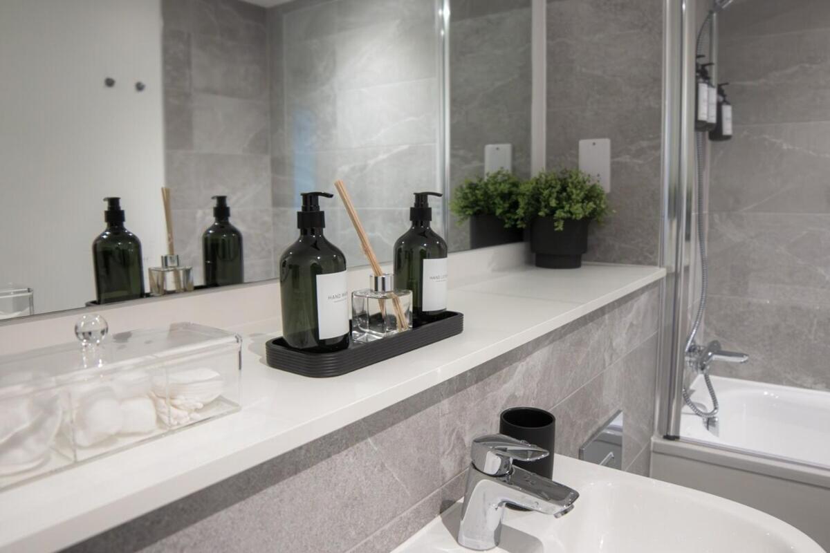 Luxury Mcr 2Bed,2Bath Apartment- Central Location! مانشستر المظهر الخارجي الصورة